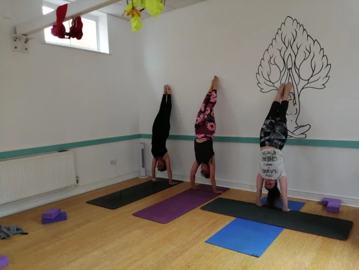 Astanga_Tring Yoga Studio_Handstand Girls_2